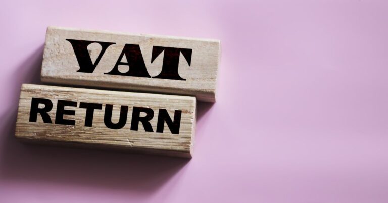 Can VAT returns be filed monthly or quarterly in the UK?