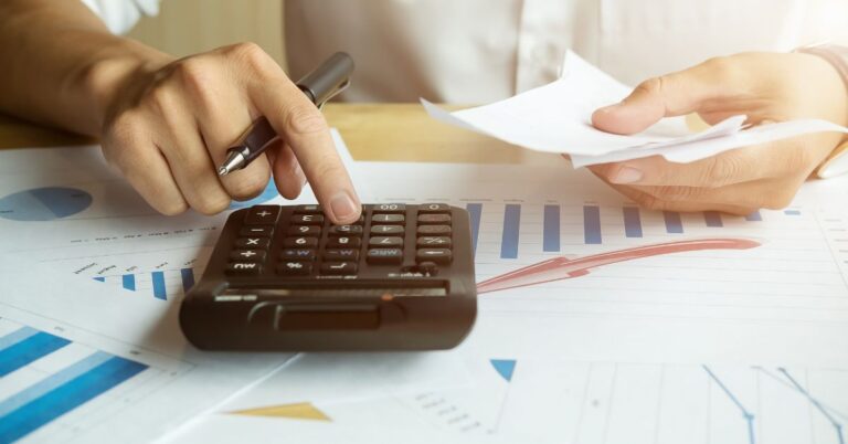 Do sales outside the UK count towards VAT threshold?